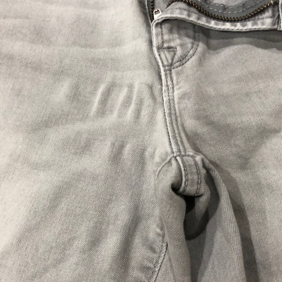 Old Navy Rockstar Distressed Jeans - Picture 3 of 3